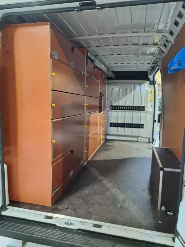 aménagement intérieur véhicule utilitaire